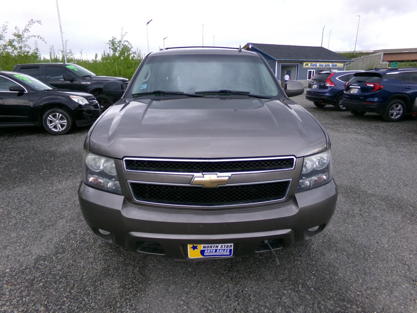2011 Brown Chevrolet Suburban LT 1500 4WD (1GNSKJE35BR) with an 5.3L V8 OHV 16V FFV engine, 4-Speed Automatic transmission, located at 2630 Philips Field Rd., Fairbanks, AK, 99709, (907) 458-0593, 64.848068, -147.780609 - Photo#1