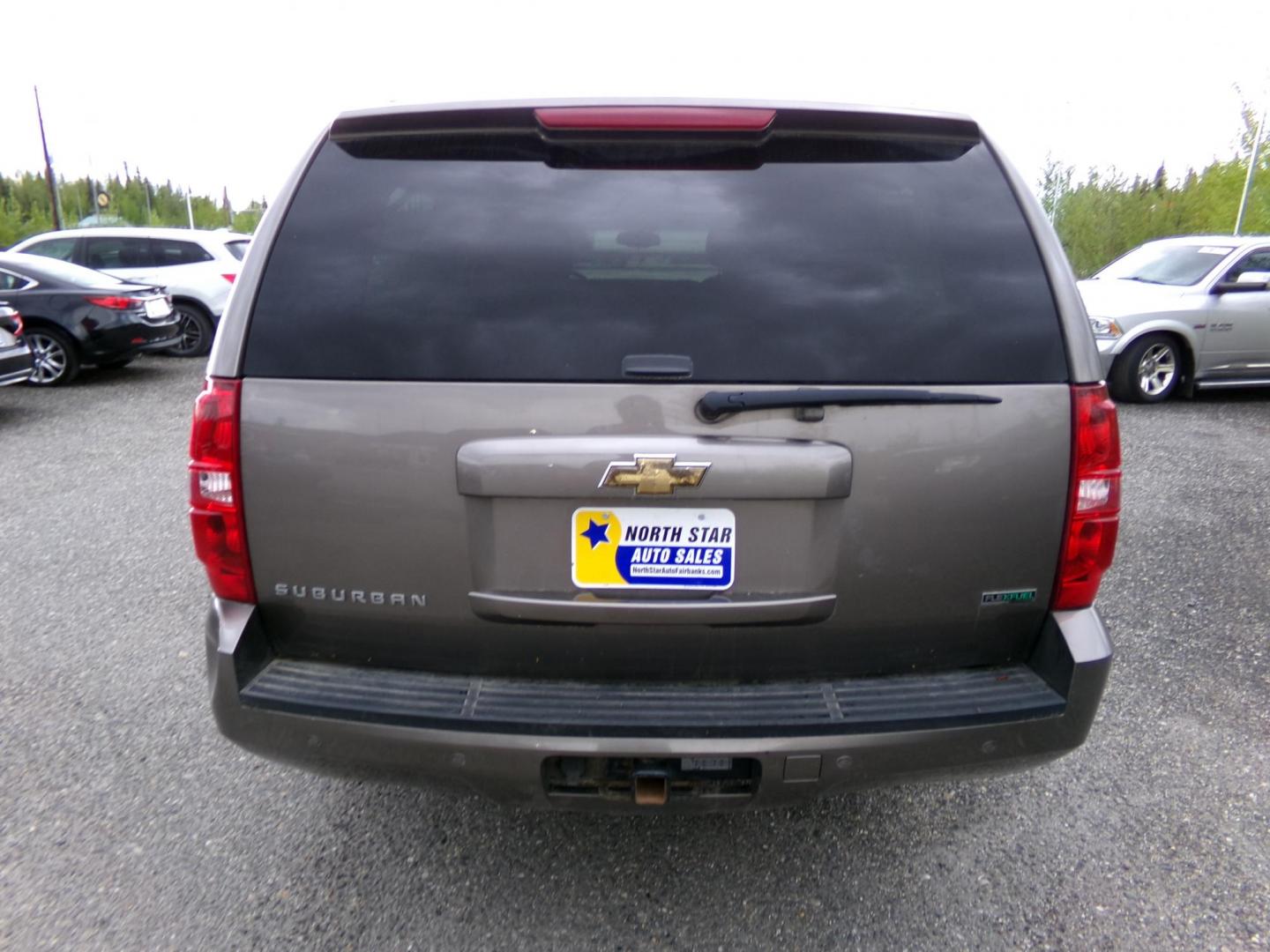 2011 Brown Chevrolet Suburban LT 1500 4WD (1GNSKJE35BR) with an 5.3L V8 OHV 16V FFV engine, 4-Speed Automatic transmission, located at 2630 Philips Field Rd., Fairbanks, AK, 99709, (907) 458-0593, 64.848068, -147.780609 - Photo#3