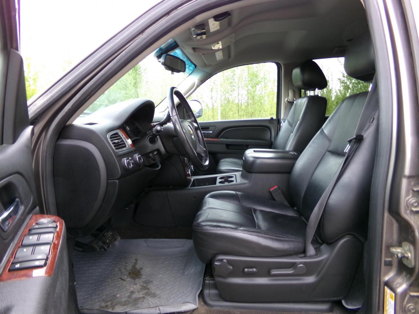 2011 Brown Chevrolet Suburban LT 1500 4WD (1GNSKJE35BR) with an 5.3L V8 OHV 16V FFV engine, 4-Speed Automatic transmission, located at 2630 Philips Field Rd., Fairbanks, AK, 99709, (907) 458-0593, 64.848068, -147.780609 - Photo#4