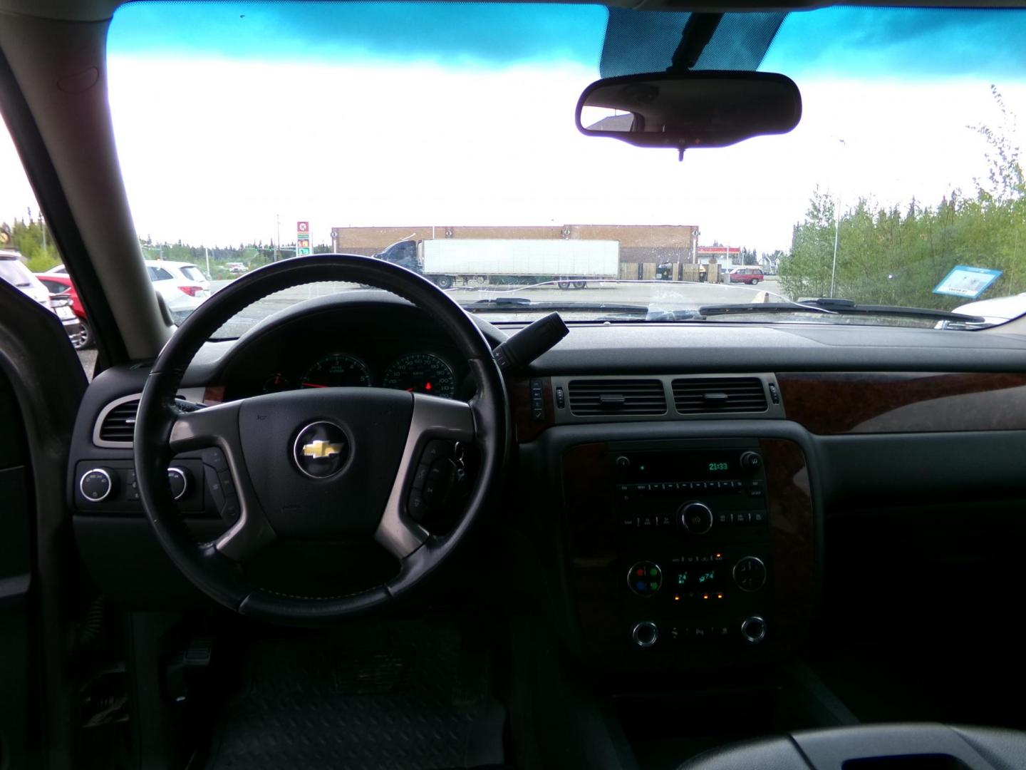 2011 Brown Chevrolet Suburban LT 1500 4WD (1GNSKJE35BR) with an 5.3L V8 OHV 16V FFV engine, 4-Speed Automatic transmission, located at 2630 Philips Field Rd., Fairbanks, AK, 99709, (907) 458-0593, 64.848068, -147.780609 - Photo#7