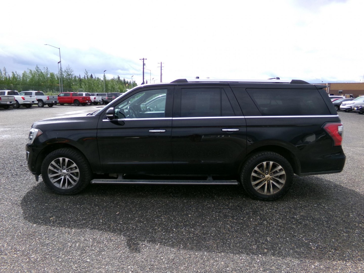 2018 Black /Black Ford Expedition MAX Limited 4WD (1FMJK2AT4JE) with an 3.5L V6 DOHC 24V FFV engine, 6A transmission, located at 2630 Philips Field Rd., Fairbanks, AK, 99709, (907) 458-0593, 64.848068, -147.780609- Photo#2