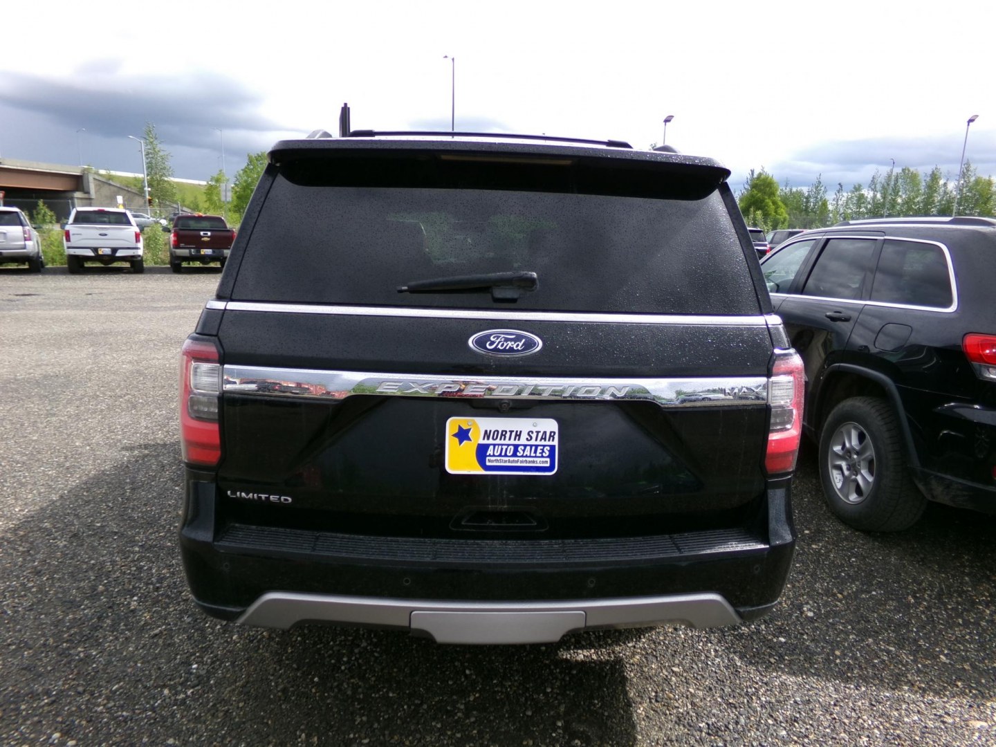 2018 Black /Black Ford Expedition MAX Limited 4WD (1FMJK2AT4JE) with an 3.5L V6 DOHC 24V FFV engine, 6A transmission, located at 2630 Philips Field Rd., Fairbanks, AK, 99709, (907) 458-0593, 64.848068, -147.780609- Photo#3