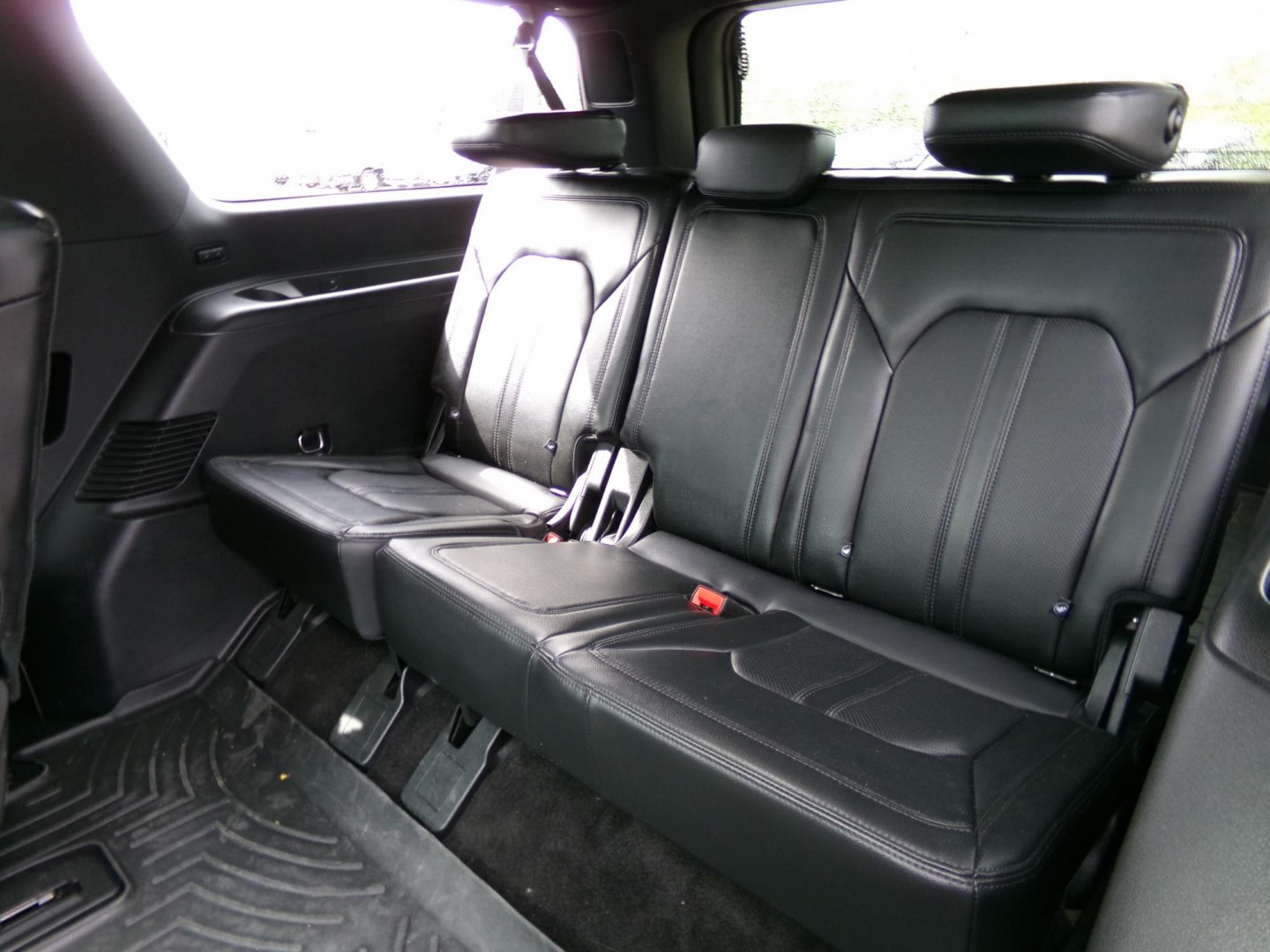 2018 Black /Black Ford Expedition MAX Limited 4WD (1FMJK2AT4JE) with an 3.5L V6 DOHC 24V FFV engine, 6A transmission, located at 2630 Philips Field Rd., Fairbanks, AK, 99709, (907) 458-0593, 64.848068, -147.780609- Photo#6