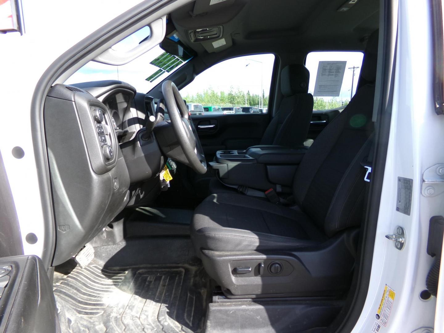 2019 White Chevrolet Silverado 1500 Work Truck Double Cab 4WD (1GCRYAEF5KZ) with an 5.3L V8 OHV 16V engine, 6A transmission, located at 2630 Philips Field Rd., Fairbanks, AK, 99709, (907) 458-0593, 64.848068, -147.780609 - Photo#4