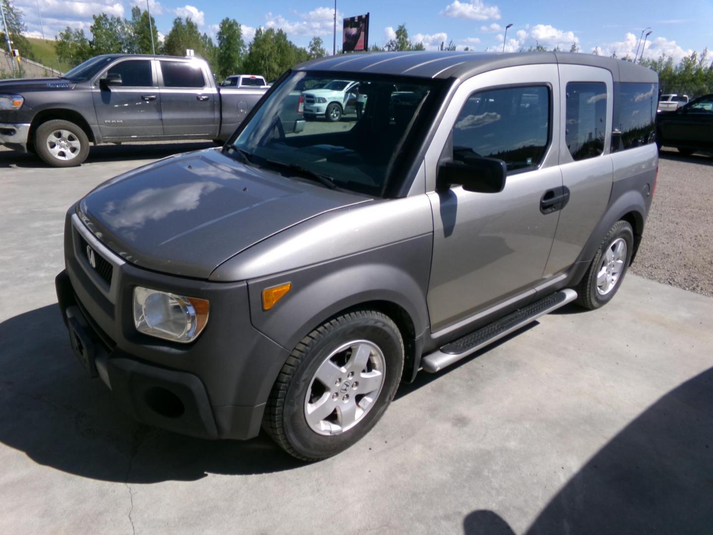 2004 Grey Honda Element EX 4WD AT w/ Front Side Airbags (5J6YH28664L) with an 2.4L L4 DOHC 16V engine, 4-Speed Automatic Overdrive transmission, located at 2630 Philips Field Rd., Fairbanks, AK, 99709, (907) 458-0593, 64.848068, -147.780609 - Photo#0