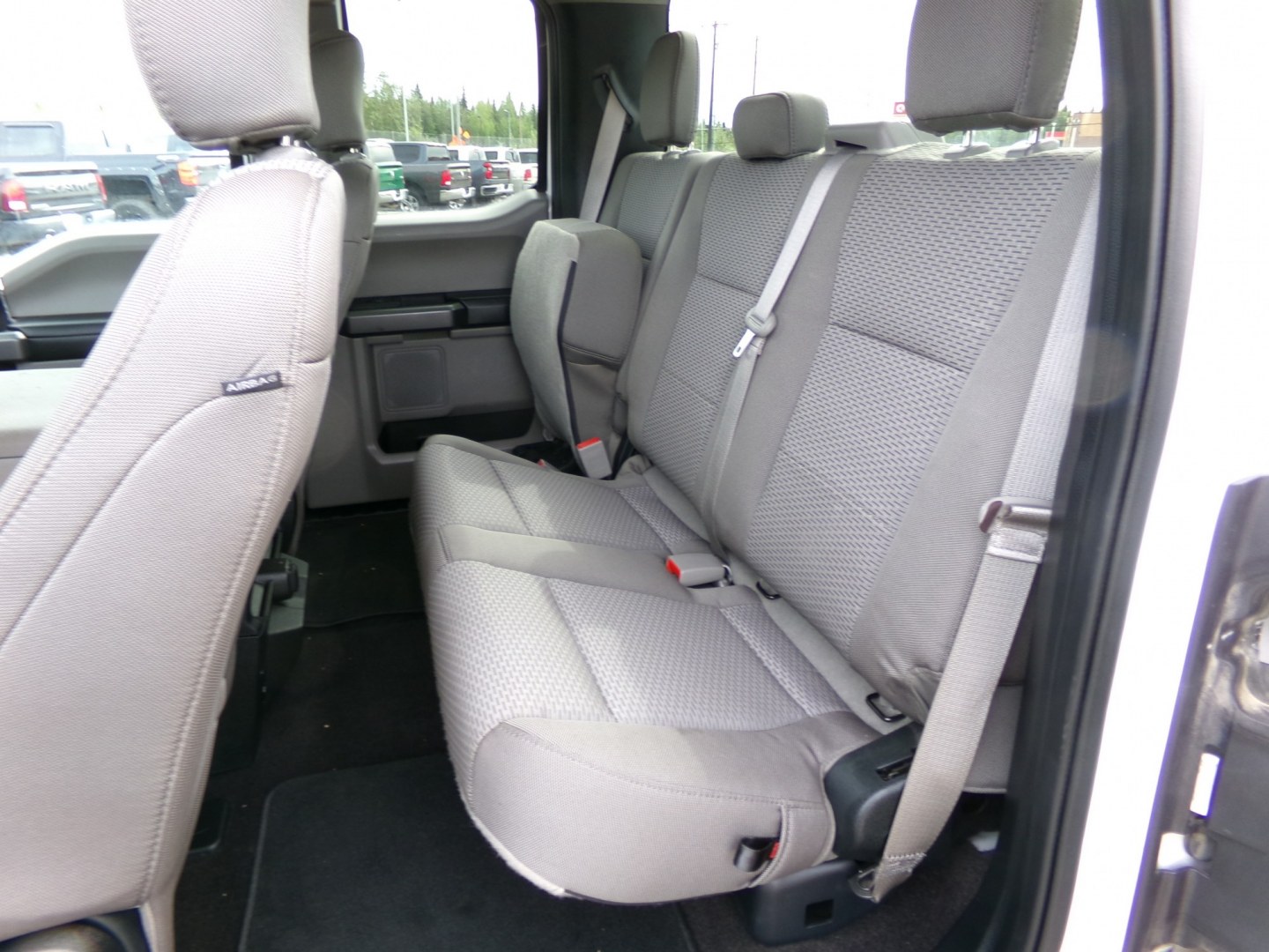 2020 White Ford F-150 Lariat SuperCab 6.5-ft. 4WD (1FTEX1EP7LK) with an 2.7L V6 DOHC 24V engine, 6A transmission, located at 2630 Philips Field Rd., Fairbanks, AK, 99709, (907) 458-0593, 64.848068, -147.780609- Photo#5
