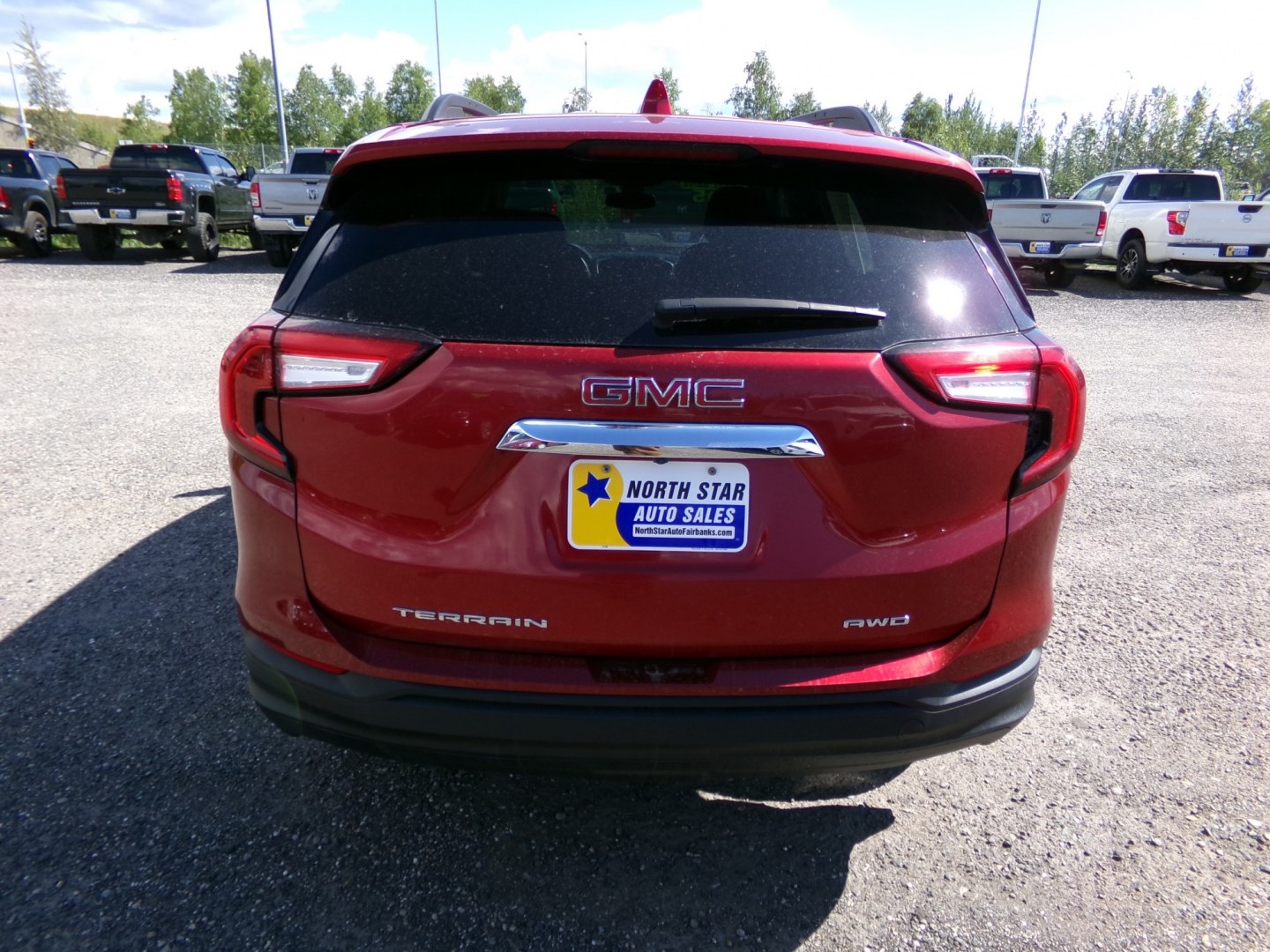 2022 Red GMC Terrain SLE AWD (3GKALTEV1NL) with an 1.4L L4 DOHC 16V TURBO engine, 6A transmission, located at 2630 Philips Field Rd., Fairbanks, AK, 99709, (907) 458-0593, 64.848068, -147.780609- Photo#3