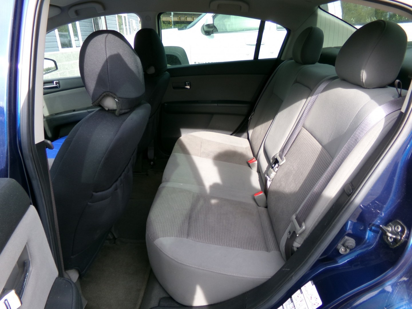 2010 Blue /Black Nissan Sentra 2.0 (3N1AB6AP5AL) with an 2.0L L4 DOHC 16V engine, Continuously Variable Transmisson transmission, located at 2630 Philips Field Rd., Fairbanks, AK, 99709, (907) 458-0593, 64.848068, -147.780609- Photo#5