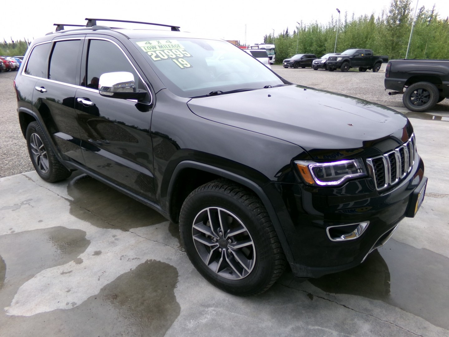 2019 Black /Black Jeep Grand Cherokee Limited 4WD (1C4RJFBG4KC) with an 3.6L V6 DOHC 24V engine, 8A transmission, located at 2630 Philips Field Rd., Fairbanks, AK, 99709, (907) 458-0593, 64.848068, -147.780609- Photo#0