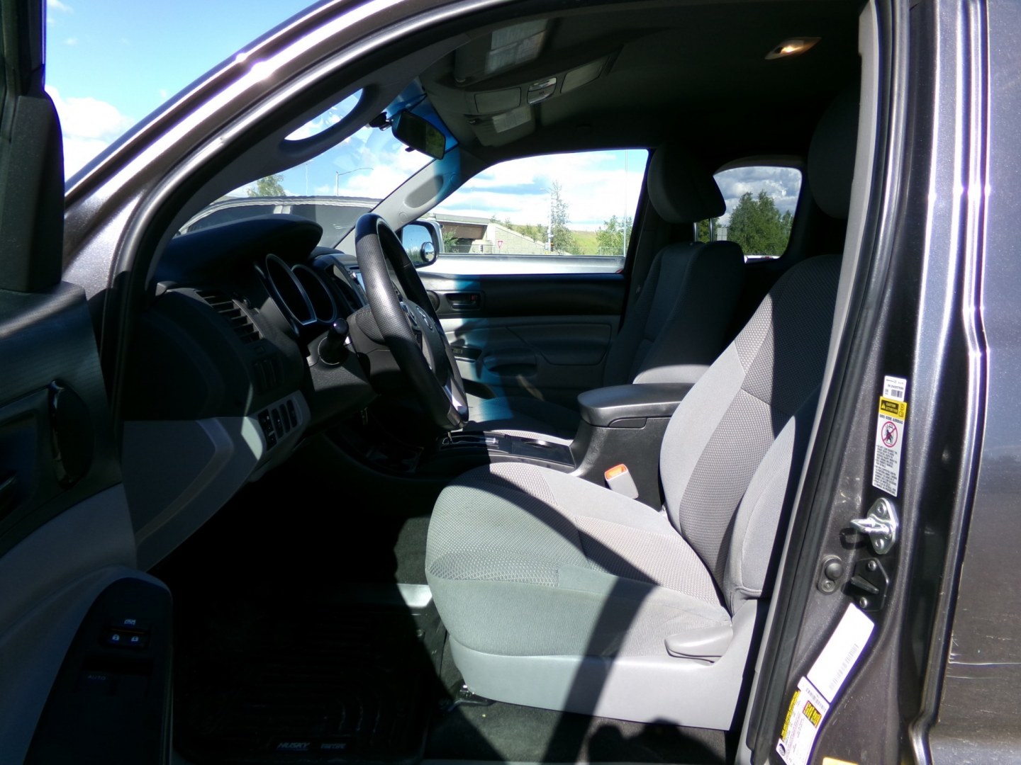 2014 Grey Toyota Tacoma Access Cab I4 5MT 4WD (5TFUX4EN0EX) with an 2.7L L4 DOHC 16V engine, 5-Speed Manual transmission, located at 2630 Philips Field Rd., Fairbanks, AK, 99709, (907) 458-0593, 64.848068, -147.780609- Photo#4
