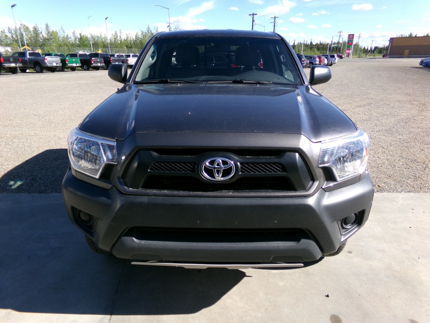 2014 Grey Toyota Tacoma Access Cab I4 5MT 4WD (5TFUX4EN0EX) with an 2.7L L4 DOHC 16V engine, 5-Speed Manual transmission, located at 2630 Philips Field Rd., Fairbanks, AK, 99709, (907) 458-0593, 64.848068, -147.780609- Photo#1