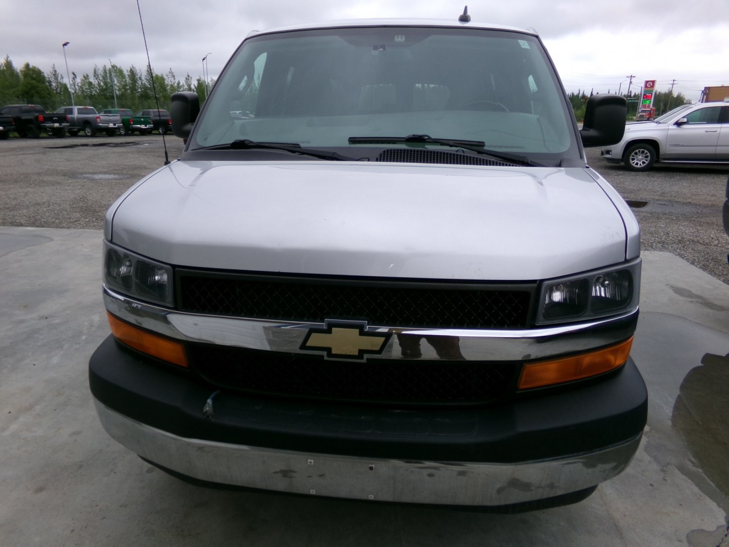 2017 Silver Chevrolet Express LS 3500 Extended (1GAZGNFG5H1) with an 6.0L V8 OHV 16V FFV engine, 6A transmission, located at 2630 Philips Field Rd., Fairbanks, AK, 99709, (907) 458-0593, 64.848068, -147.780609- Photo#1
