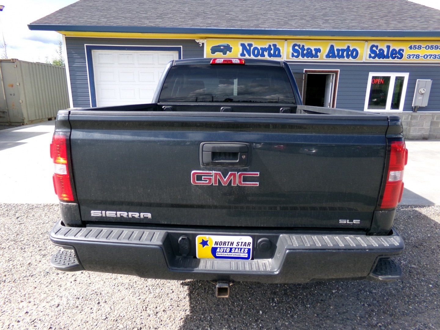 2017 Blue GMC Sierra 1500 SLE Double Cab 4WD (1GTV2MEC8HZ) with an 5.3L V8 OHV 16V engine, 6A transmission, located at 2630 Philips Field Rd., Fairbanks, AK, 99709, (907) 458-0593, 64.848068, -147.780609- Photo#3