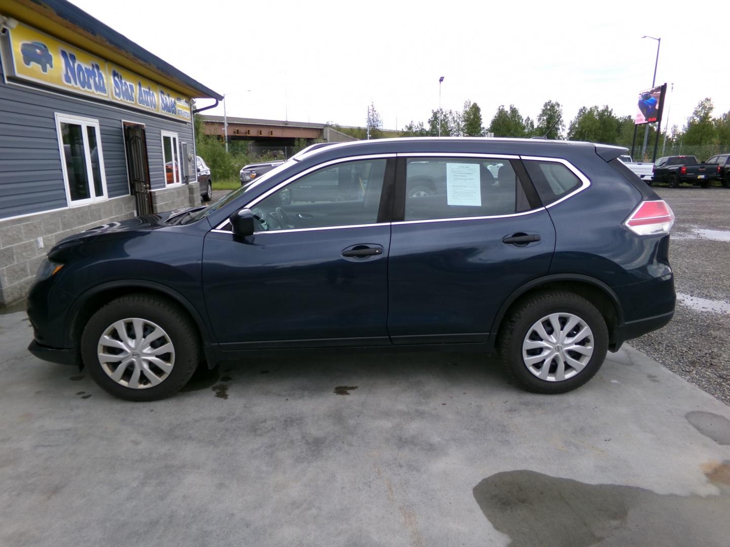 2016 Blue Nissan Rogue S AWD (5N1AT2MVXGC) with an 2.5L L4 DOHC 16V engine, CVT transmission, located at 2630 Philips Field Rd., Fairbanks, AK, 99709, (907) 458-0593, 64.848068, -147.780609- Photo#2