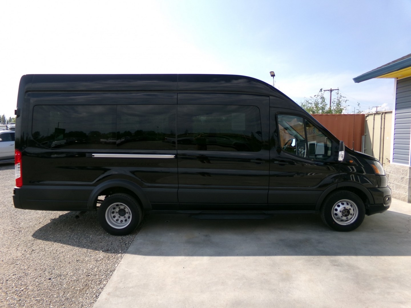 2025 Black Ford Transit 350 Wagon HD High Roof XL Sliding Pass. 148 WB EL (1FBVU5XG4SK) with an 3.5L V6 DOHC 24V engine, 6A transmission, located at 2630 Philips Field Rd., Fairbanks, AK, 99709, (907) 458-0593, 64.848068, -147.780609- Photo#2