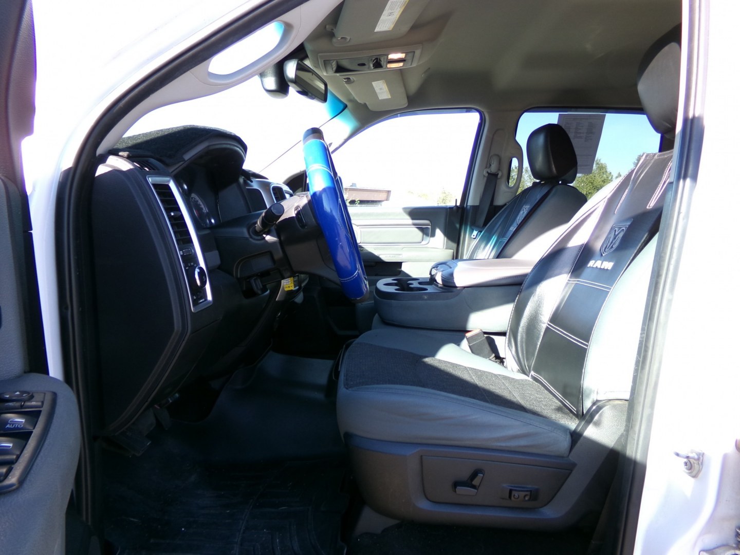 2018 White Dodge 1500 SLT Crew Cab LWB 4WD (1C6RR7TT5JS) with an 5.7L V8 OHV 16V engine, 8A transmission, located at 2630 Philips Field Rd., Fairbanks, AK, 99709, (907) 458-0593, 64.848068, -147.780609- Photo#4