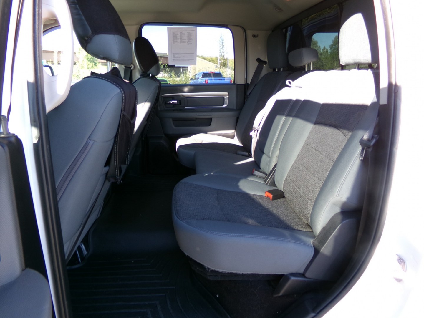 2018 White Dodge 1500 SLT Crew Cab LWB 4WD (1C6RR7TT5JS) with an 5.7L V8 OHV 16V engine, 8A transmission, located at 2630 Philips Field Rd., Fairbanks, AK, 99709, (907) 458-0593, 64.848068, -147.780609- Photo#5
