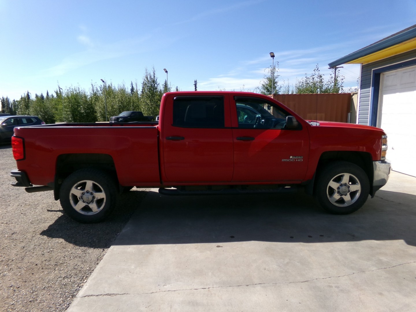 2015 Chevrolet Silverado 2500HD LT Crew Cab Long Box 4WD (1GC1KVEG8FF) with an 6.0L V8 OHV 16V FFV engine, 6A transmission, located at 2630 Philips Field Rd., Fairbanks, AK, 99709, (907) 458-0593, 64.848068, -147.780609- Photo#2