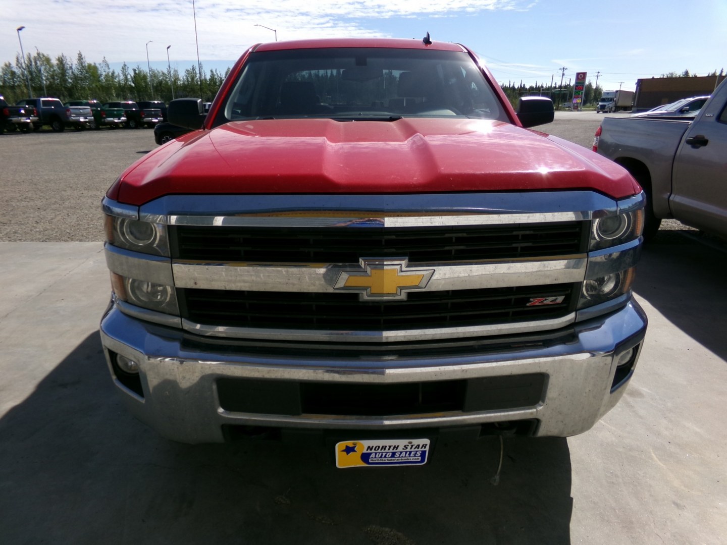 2015 Chevrolet Silverado 2500HD LT Crew Cab Long Box 4WD (1GC1KVEG8FF) with an 6.0L V8 OHV 16V FFV engine, 6A transmission, located at 2630 Philips Field Rd., Fairbanks, AK, 99709, (907) 458-0593, 64.848068, -147.780609- Photo#1