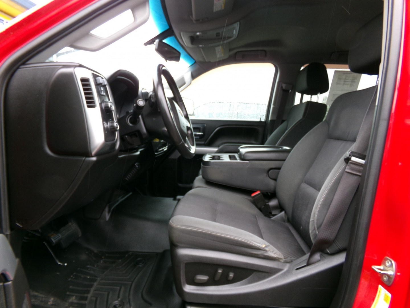 2015 Chevrolet Silverado 2500HD LT Crew Cab Long Box 4WD (1GC1KVEG8FF) with an 6.0L V8 OHV 16V FFV engine, 6A transmission, located at 2630 Philips Field Rd., Fairbanks, AK, 99709, (907) 458-0593, 64.848068, -147.780609- Photo#4
