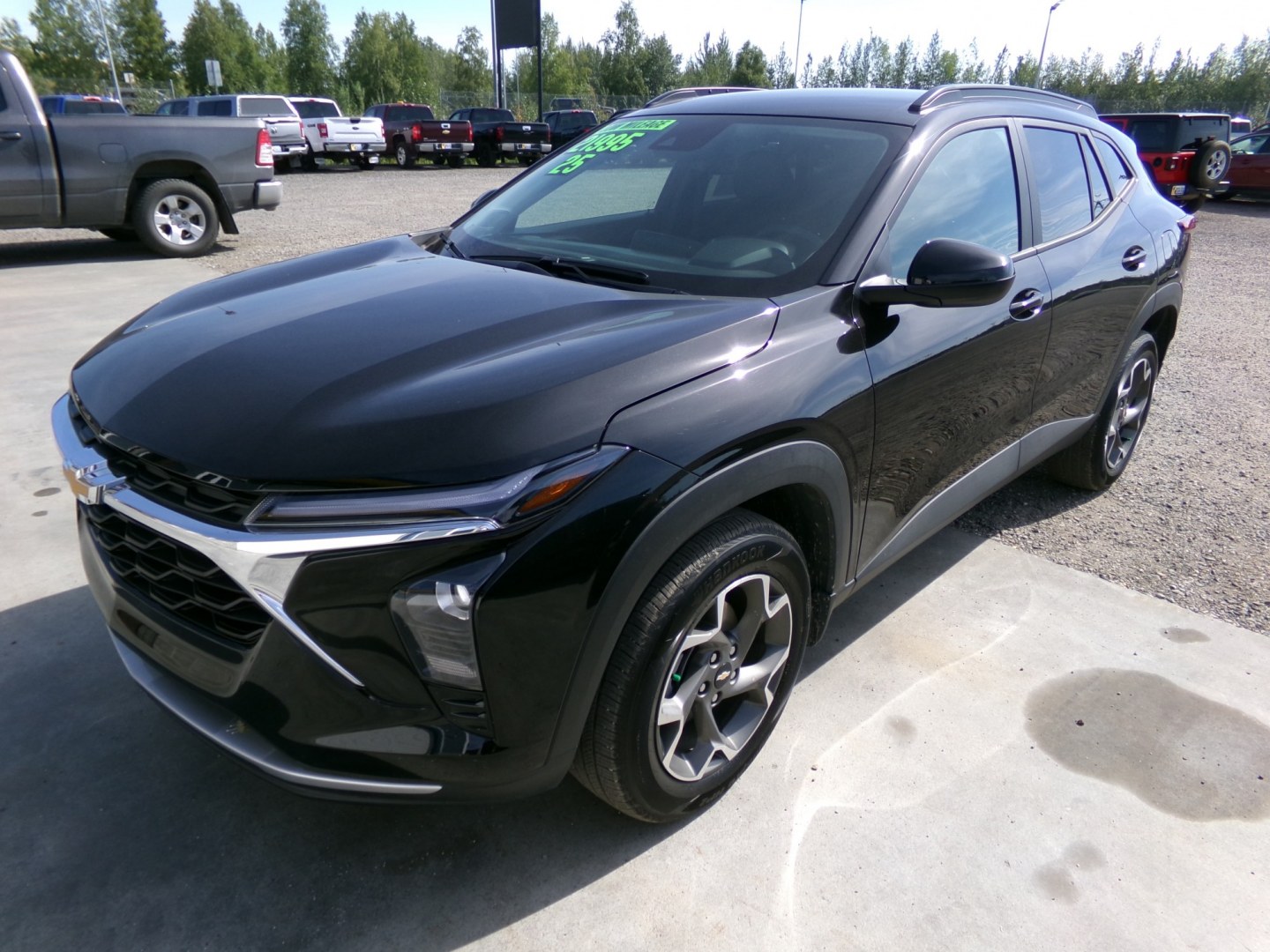 2025 Black Chevrolet Trax LT (KL77LHEP2SC) with an 1.2L L3 TURBO engine, 6A transmission, located at 2630 Philips Field Rd., Fairbanks, AK, 99709, (907) 458-0593, 64.848068, -147.780609- Photo#0