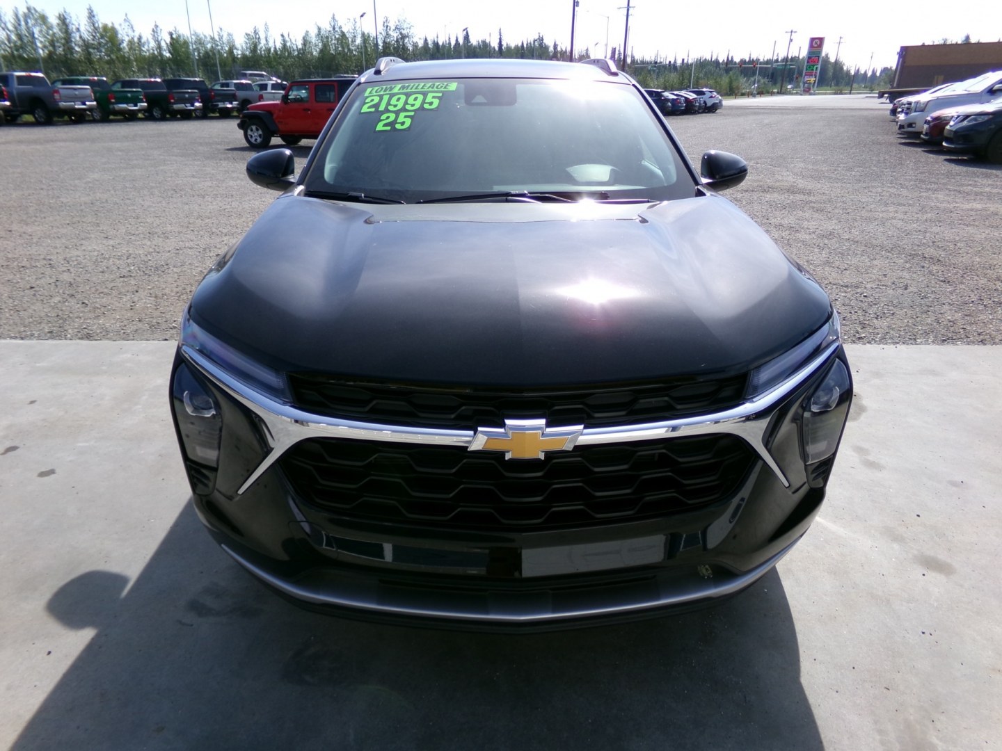 2025 Black Chevrolet Trax LT (KL77LHEP2SC) with an 1.2L L3 TURBO engine, 6A transmission, located at 2630 Philips Field Rd., Fairbanks, AK, 99709, (907) 458-0593, 64.848068, -147.780609- Photo#1