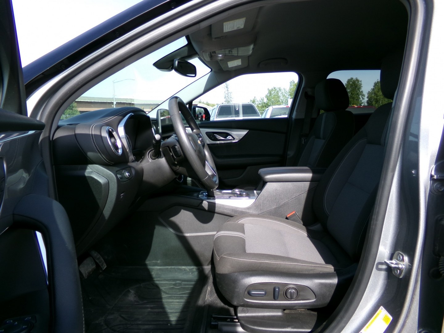 2023 Silver Chevrolet Blazer 2LT AWD (3GNKBHR48PS) with an 2.0L L4 DOHC 16 TURBO engine, 9A transmission, located at 2630 Philips Field Rd., Fairbanks, AK, 99709, (907) 458-0593, 64.848068, -147.780609- Photo#4