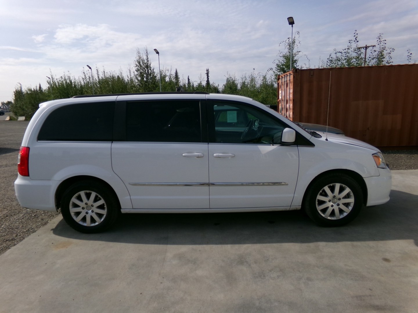 2014 White Chrysler Town & Country Touring (2C4RC1BG0ER) with an 3.6L V6 DOHC 24V engine, 6-Speed Automatic transmission, located at 2630 Philips Field Rd., Fairbanks, AK, 99709, (907) 458-0593, 64.848068, -147.780609- Photo#2