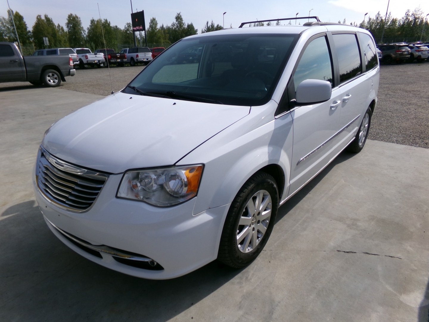 2014 White Chrysler Town & Country Touring (2C4RC1BG0ER) with an 3.6L V6 DOHC 24V engine, 6-Speed Automatic transmission, located at 2630 Philips Field Rd., Fairbanks, AK, 99709, (907) 458-0593, 64.848068, -147.780609- Photo#0