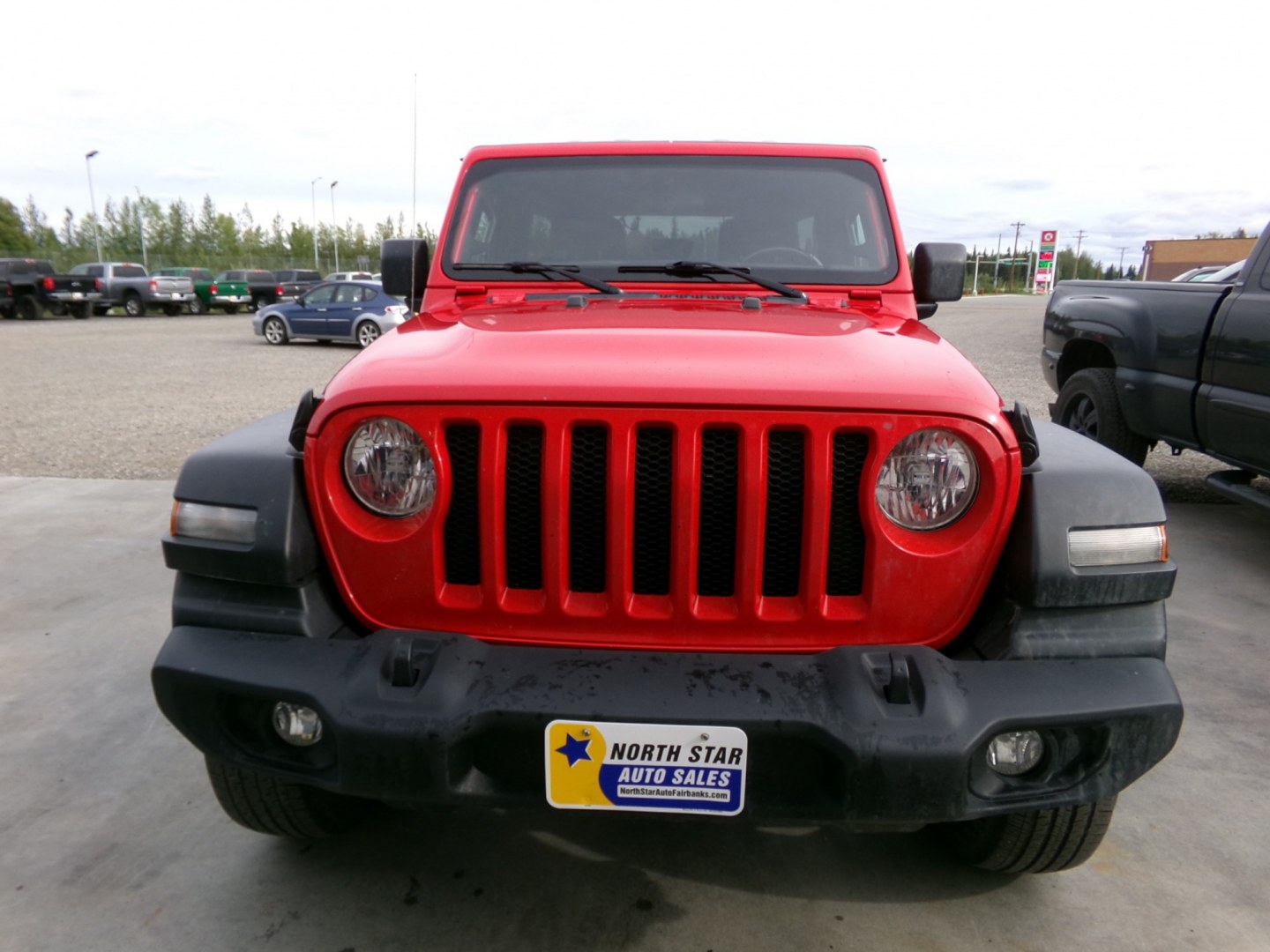 2022 Red Jeep Wrangler Unlimited Sport (1C4HJXDG2NW) with an 3.6L V6 DOHC 24V FFV engine, 6A transmission, located at 2630 Philips Field Rd., Fairbanks, AK, 99709, (907) 458-0593, 64.848068, -147.780609- Photo#1