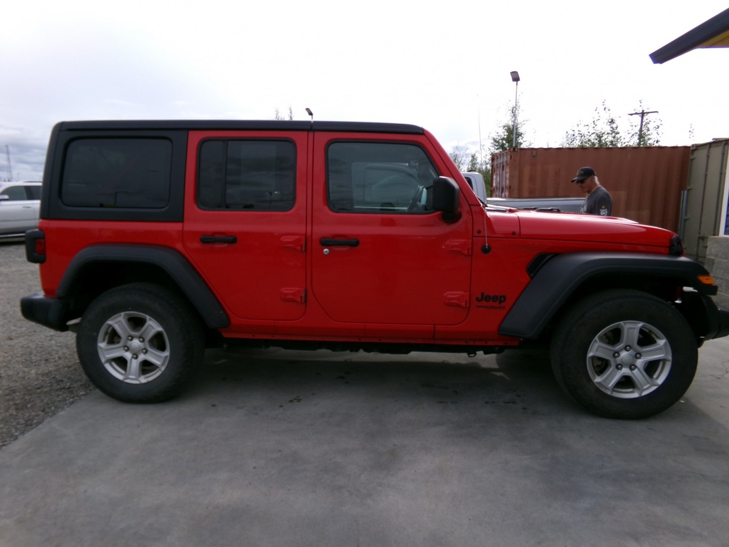 2022 Red Jeep Wrangler Unlimited Sport (1C4HJXDG2NW) with an 3.6L V6 DOHC 24V FFV engine, 6A transmission, located at 2630 Philips Field Rd., Fairbanks, AK, 99709, (907) 458-0593, 64.848068, -147.780609- Photo#2