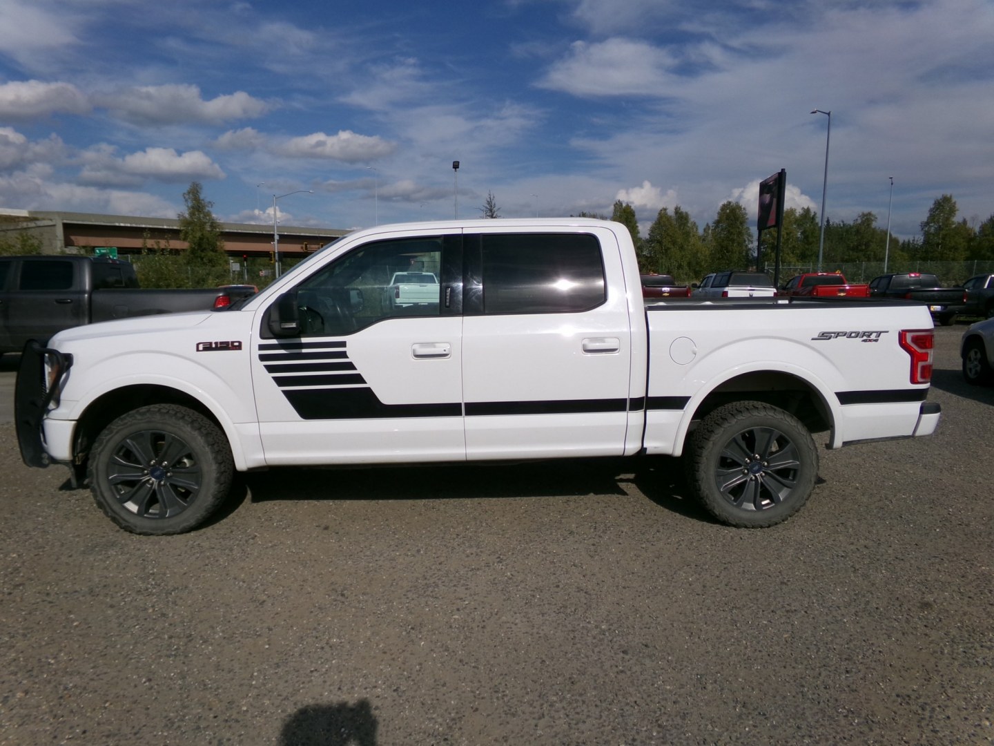 2018 White Ford F-150 XLT SuperCrew 5.5-ft. Bed 4WD (1FTEW1EG3JF) with an 3.5L V6 TURBO engine, 6A transmission, located at 2630 Philips Field Rd., Fairbanks, AK, 99709, (907) 458-0593, 64.848068, -147.780609- Photo#2
