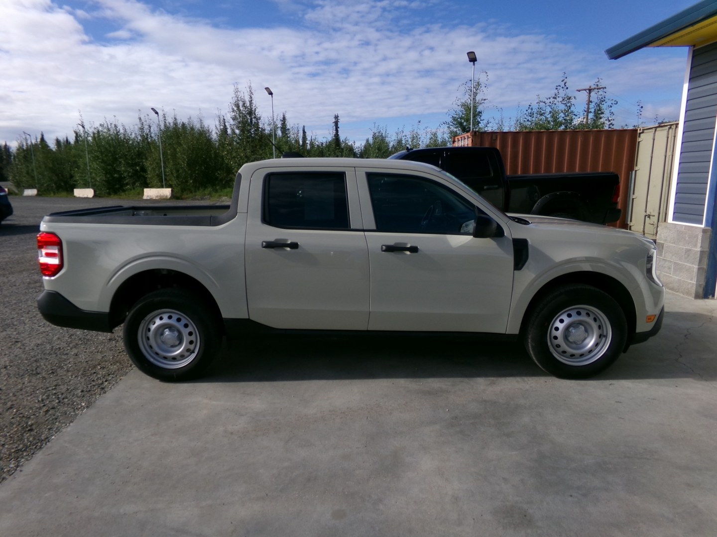 2025 Tan Ford Maverick XL (3FTTW8BA0SR) with an 2.0L L4 DOHC 16V engine, CVT transmission, located at 2630 Philips Field Rd., Fairbanks, AK, 99709, (907) 458-0593, 64.848068, -147.780609- Photo#2