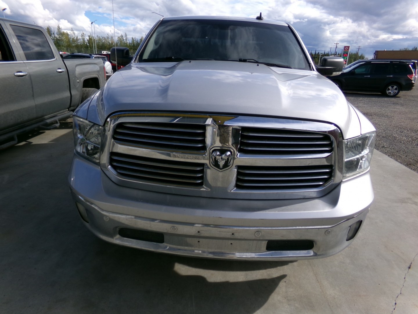 2016 Silver Dodge 1500 SLT Crew Cab SWB 4WD (3C6RR7LT3GG) with an 5.7L V8 OHV 16V engine, 6A transmission, located at 2630 Philips Field Rd., Fairbanks, AK, 99709, (907) 458-0593, 64.848068, -147.780609- Photo#1