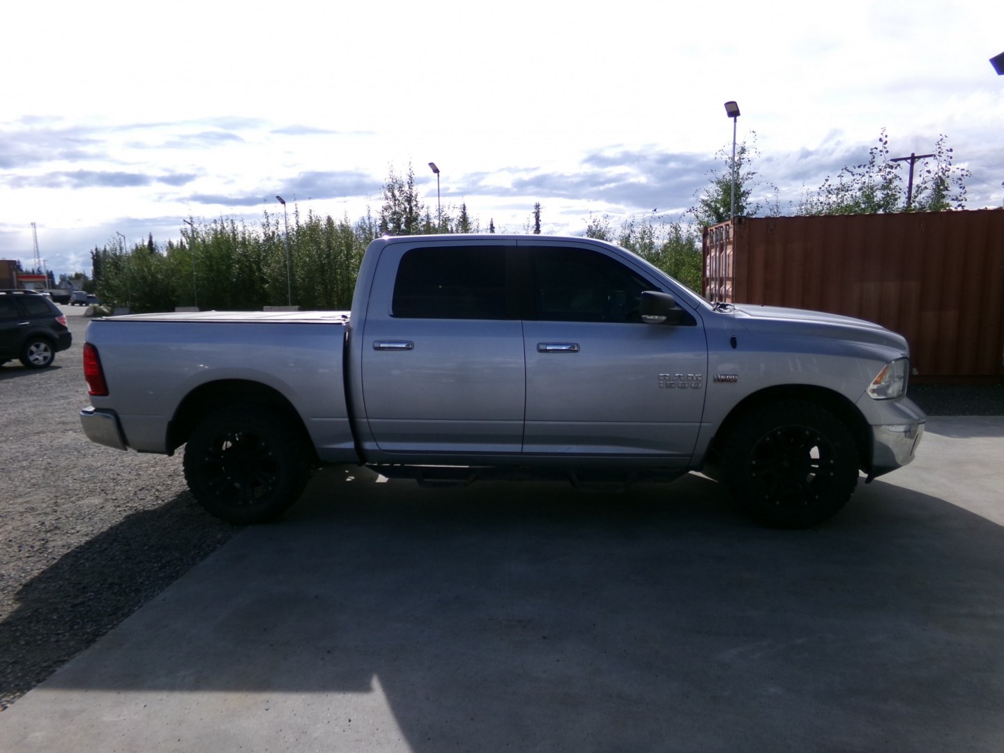 2016 Silver Dodge 1500 SLT Crew Cab SWB 4WD (3C6RR7LT3GG) with an 5.7L V8 OHV 16V engine, 6A transmission, located at 2630 Philips Field Rd., Fairbanks, AK, 99709, (907) 458-0593, 64.848068, -147.780609- Photo#2