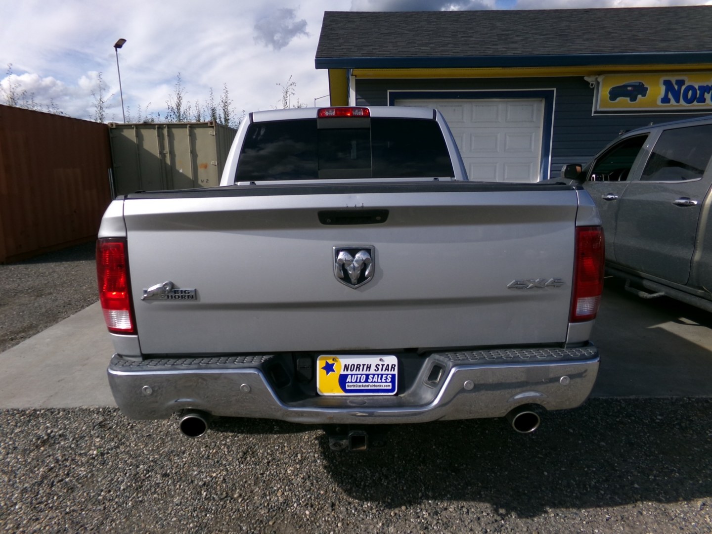 2016 Silver Dodge 1500 SLT Crew Cab SWB 4WD (3C6RR7LT3GG) with an 5.7L V8 OHV 16V engine, 6A transmission, located at 2630 Philips Field Rd., Fairbanks, AK, 99709, (907) 458-0593, 64.848068, -147.780609- Photo#3