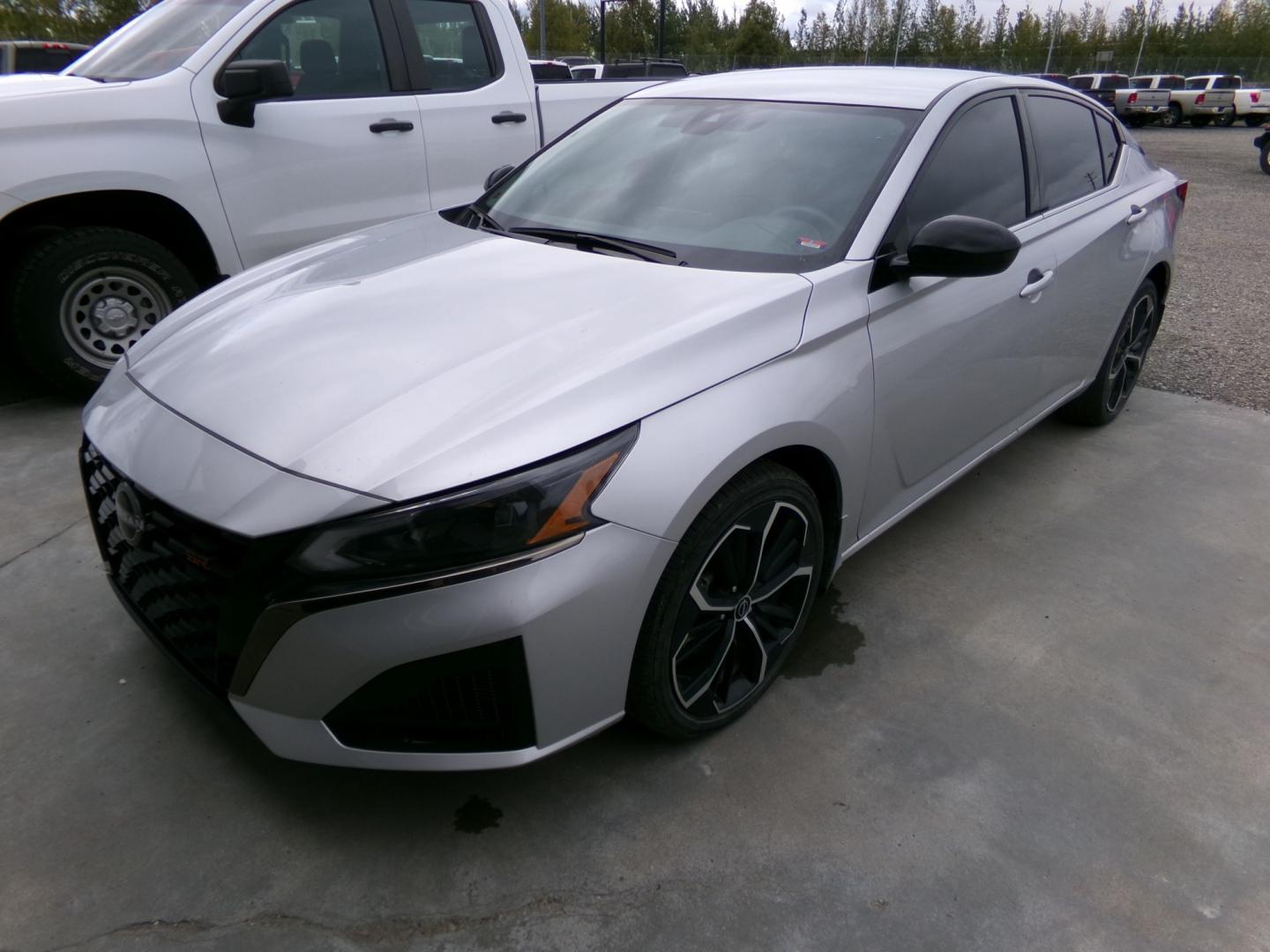 2024 Silver Nissan Altima 2.5 SR AWD (1N4BL4CW2RN) with an 2.5L L4 DOHC 16V engine, CVT transmission, located at 2630 Philips Field Rd., Fairbanks, AK, 99709, (907) 458-0593, 64.848068, -147.780609- Photo#0