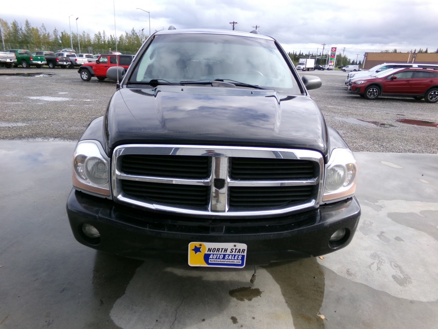 2005 Black Dodge Durango Adventurer Model 4WD (1D4HB48D45F) with an 5.7L V8 OHV 16V engine, 5A OD transmission, located at 2630 Philips Field Rd., Fairbanks, AK, 99709, (907) 458-0593, 64.848068, -147.780609- Photo#1