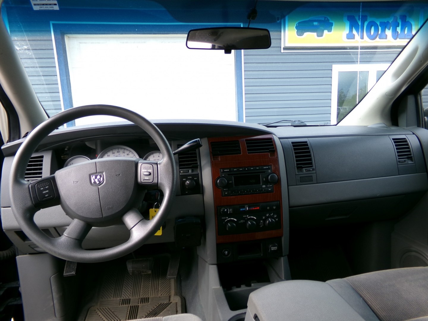 2005 Black Dodge Durango Adventurer Model 4WD (1D4HB48D45F) with an 5.7L V8 OHV 16V engine, 5A OD transmission, located at 2630 Philips Field Rd., Fairbanks, AK, 99709, (907) 458-0593, 64.848068, -147.780609- Photo#7