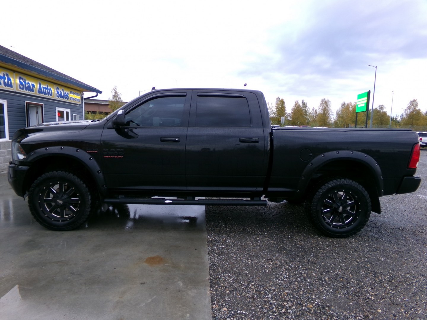 2015 Black RAM 2500 Big Horn Crew Cab SWB 4WD (3C6UR5DJ4FG) with an 6.7L L6 engine, 6-Speed Automatic transmission, located at 2630 Philips Field Rd., Fairbanks, AK, 99709, (907) 458-0593, 64.848068, -147.780609- Photo#2