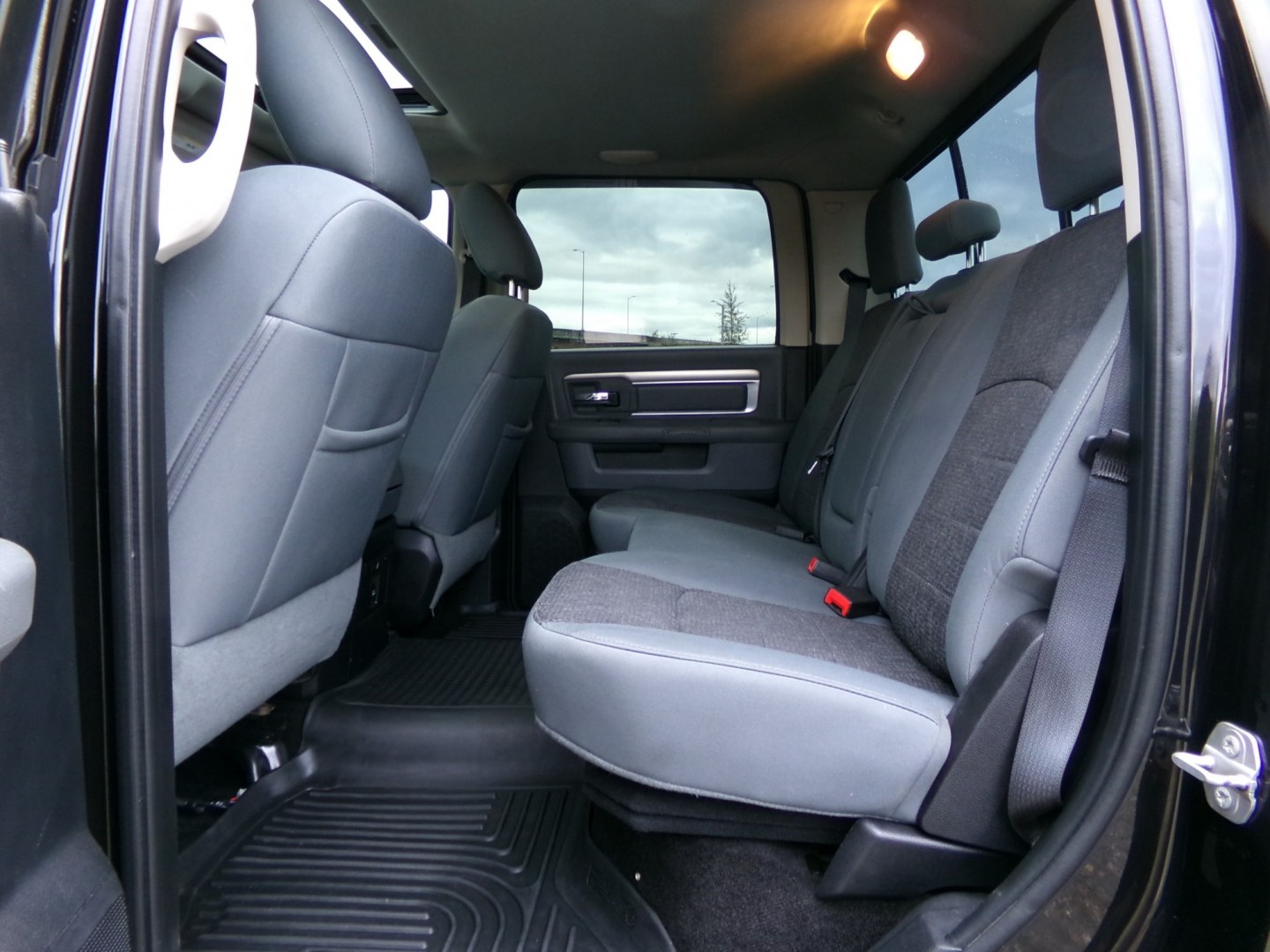 2015 Black RAM 2500 Big Horn Crew Cab SWB 4WD (3C6UR5DJ4FG) with an 6.7L L6 engine, 6-Speed Automatic transmission, located at 2630 Philips Field Rd., Fairbanks, AK, 99709, (907) 458-0593, 64.848068, -147.780609- Photo#5
