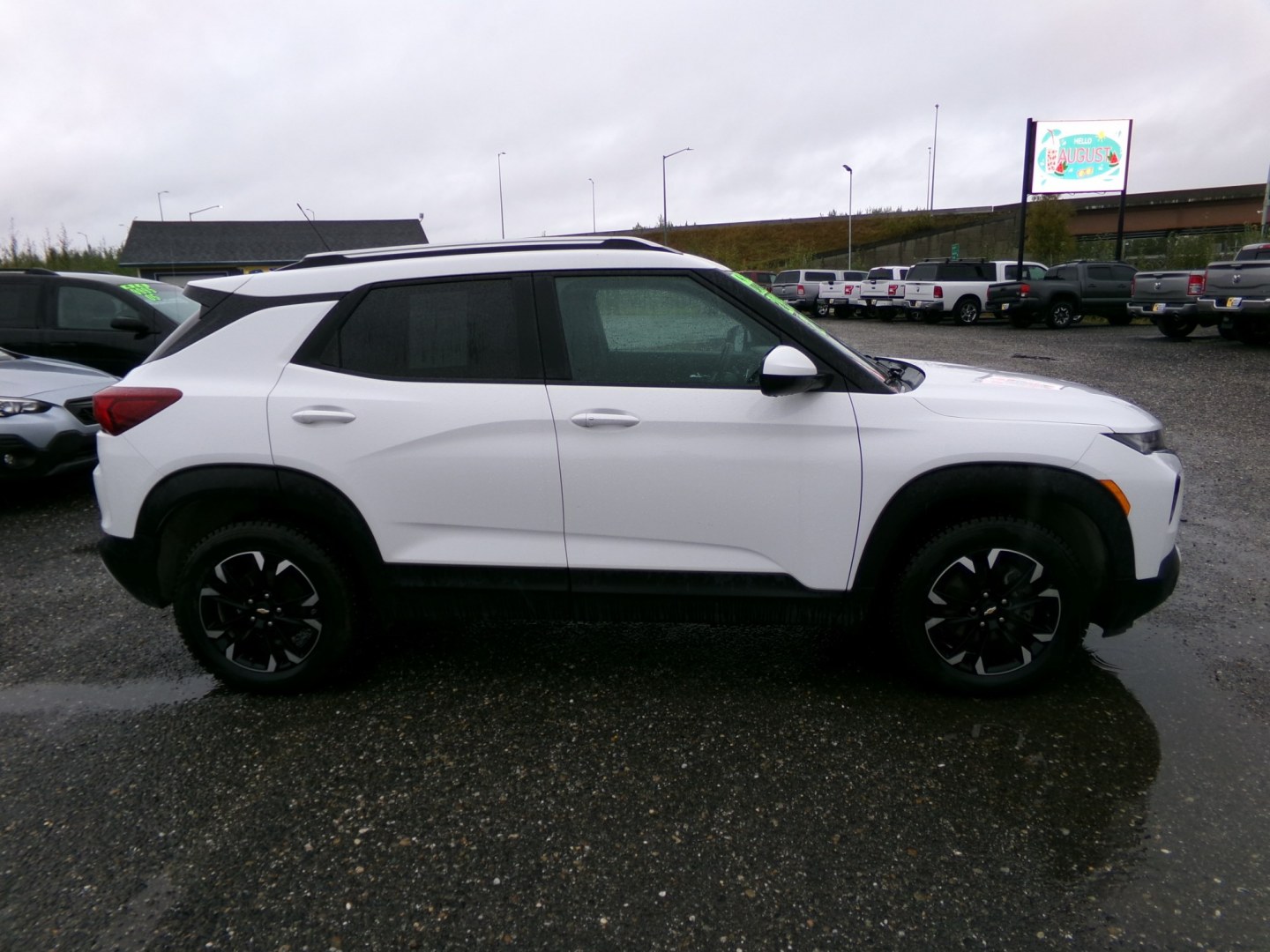 2022 White Chevrolet Trailblazer LT AWD (KL79MRSLXNB) with an 1.3L L3 DOHC 12V engine, 9A transmission, located at 2630 Philips Field Rd., Fairbanks, AK, 99709, (907) 458-0593, 64.848068, -147.780609- Photo#2