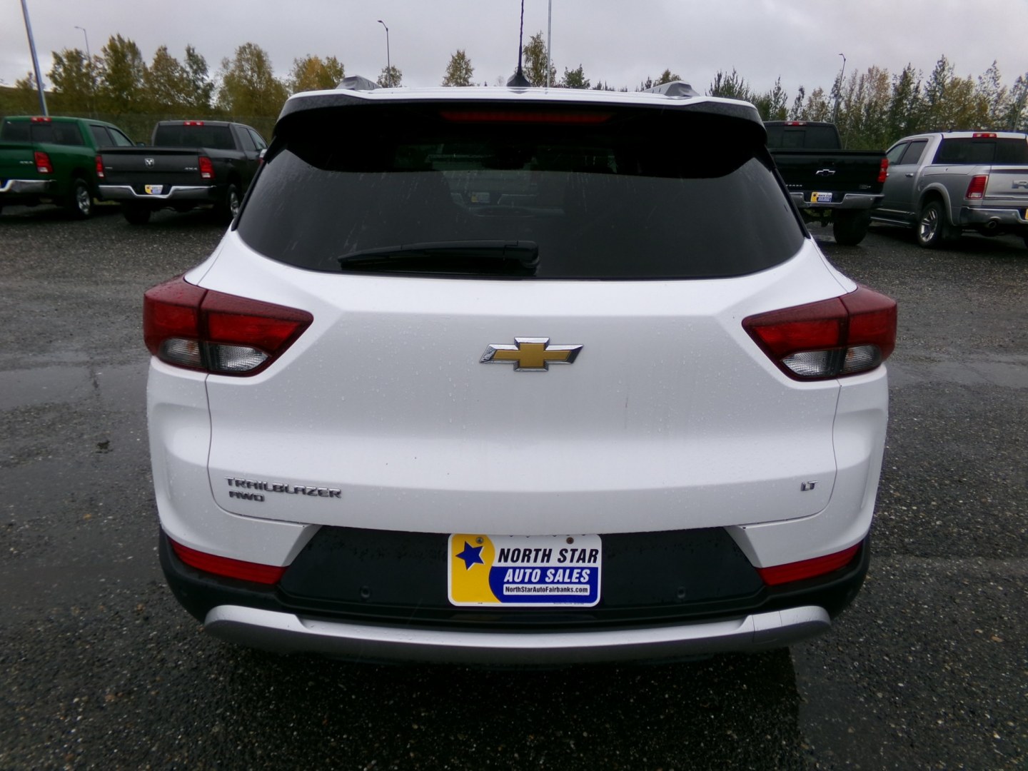 2022 White Chevrolet Trailblazer LT AWD (KL79MRSLXNB) with an 1.3L L3 DOHC 12V engine, 9A transmission, located at 2630 Philips Field Rd., Fairbanks, AK, 99709, (907) 458-0593, 64.848068, -147.780609- Photo#3