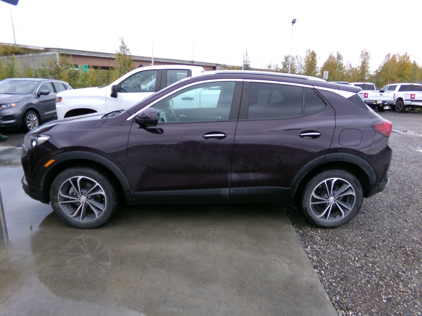 2020 Black Buick Encore GX Select AWD (KL4MMESL2LB) with an 1.3L L3 TURBO engine, 9A transmission, located at 2630 Philips Field Rd., Fairbanks, AK, 99709, (907) 458-0593, 64.848068, -147.780609- Photo#2