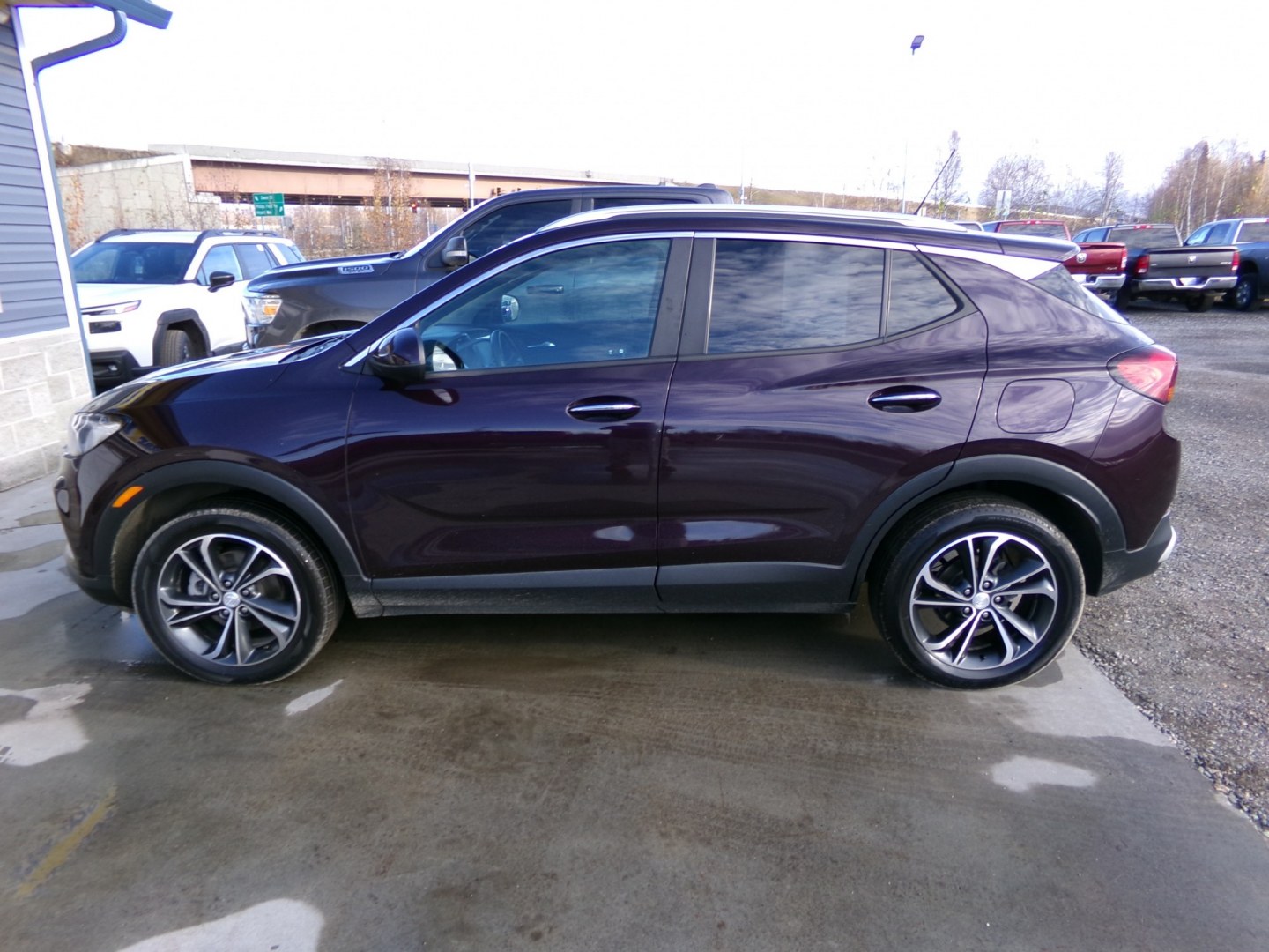 2020 Black Buick Encore GX Select AWD (KL4MMESL2LB) with an 1.3L L3 TURBO engine, 9A transmission, located at 2630 Philips Field Rd., Fairbanks, AK, 99709, (907) 458-0593, 64.848068, -147.780609- Photo#2