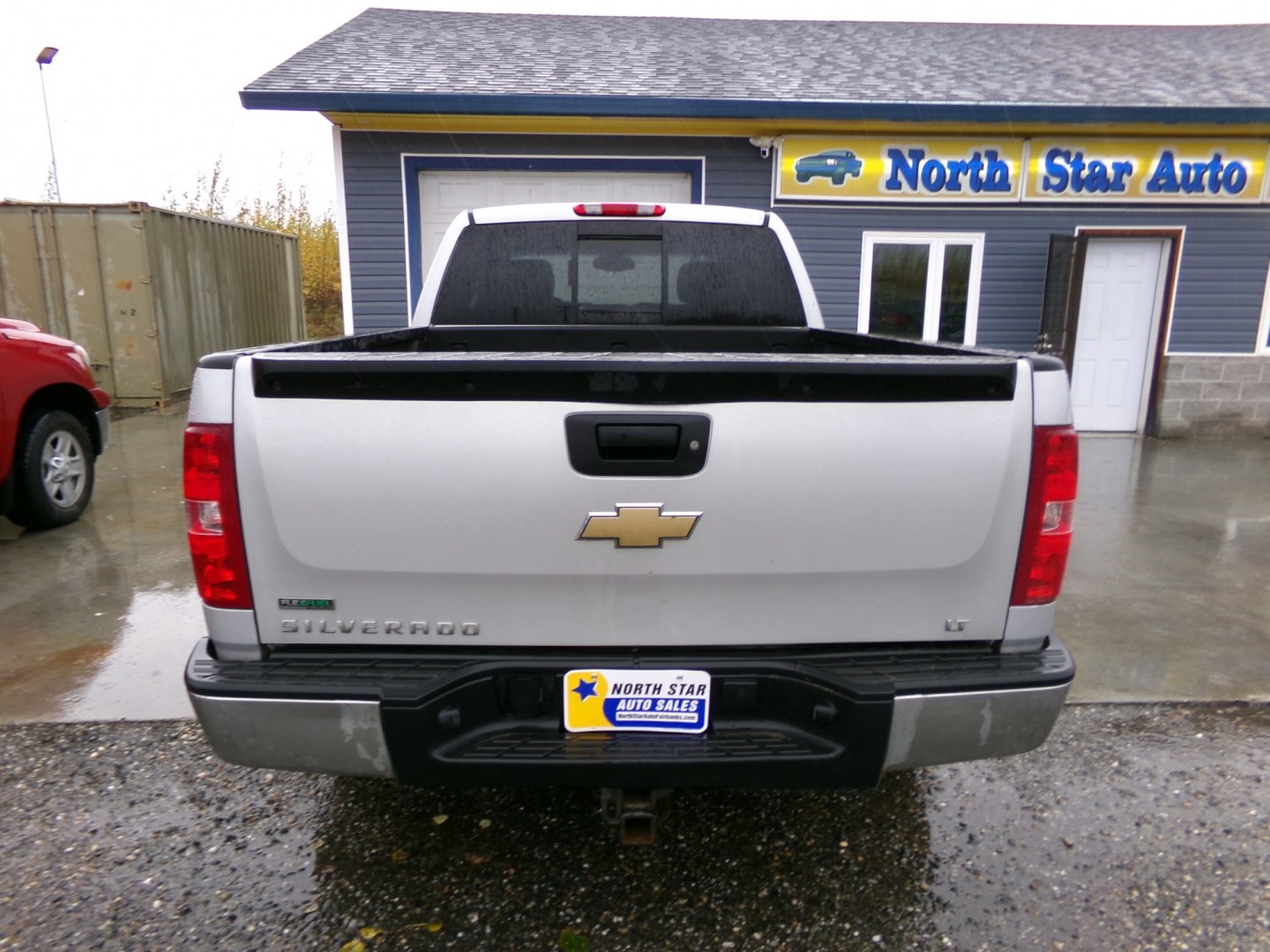 2011 Silver Chevrolet Silverado 1500 LT Ext. Cab 4WD (1GCRKSE39BZ) with an 5.3L V8 OHV 16V FFV engine, 4A transmission, located at 2630 Philips Field Rd., Fairbanks, AK, 99709, (907) 458-0593, 64.848068, -147.780609- Photo#3