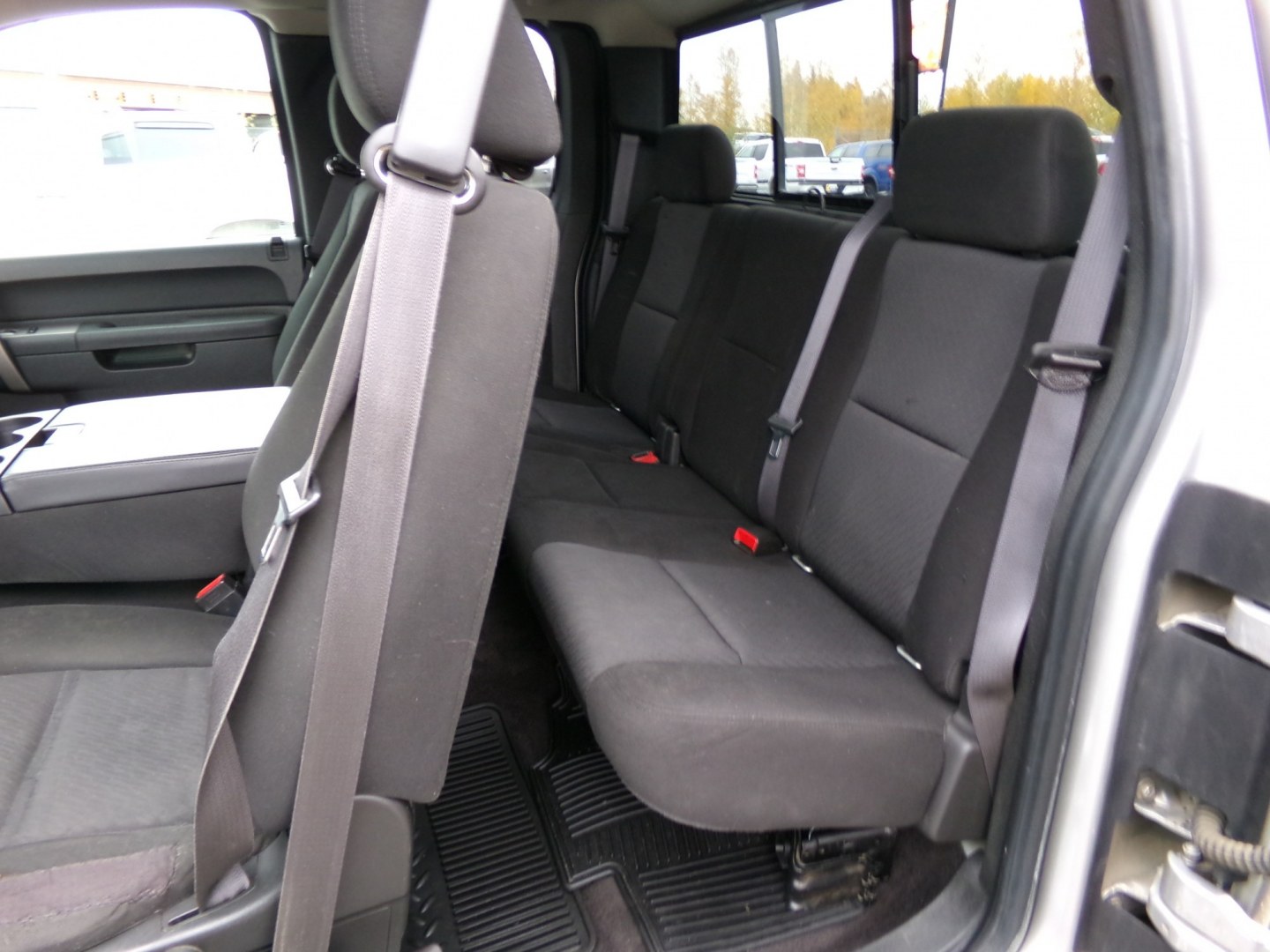 2011 Silver Chevrolet Silverado 1500 LT Ext. Cab 4WD (1GCRKSE39BZ) with an 5.3L V8 OHV 16V FFV engine, 4A transmission, located at 2630 Philips Field Rd., Fairbanks, AK, 99709, (907) 458-0593, 64.848068, -147.780609- Photo#5