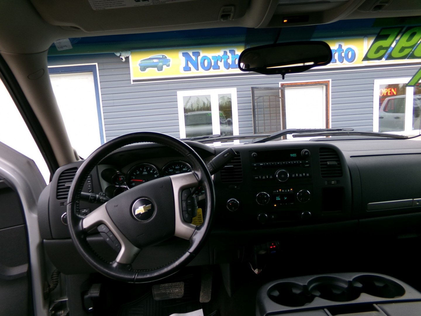 2011 Silver Chevrolet Silverado 1500 LT Ext. Cab 4WD (1GCRKSE39BZ) with an 5.3L V8 OHV 16V FFV engine, 4A transmission, located at 2630 Philips Field Rd., Fairbanks, AK, 99709, (907) 458-0593, 64.848068, -147.780609- Photo#6