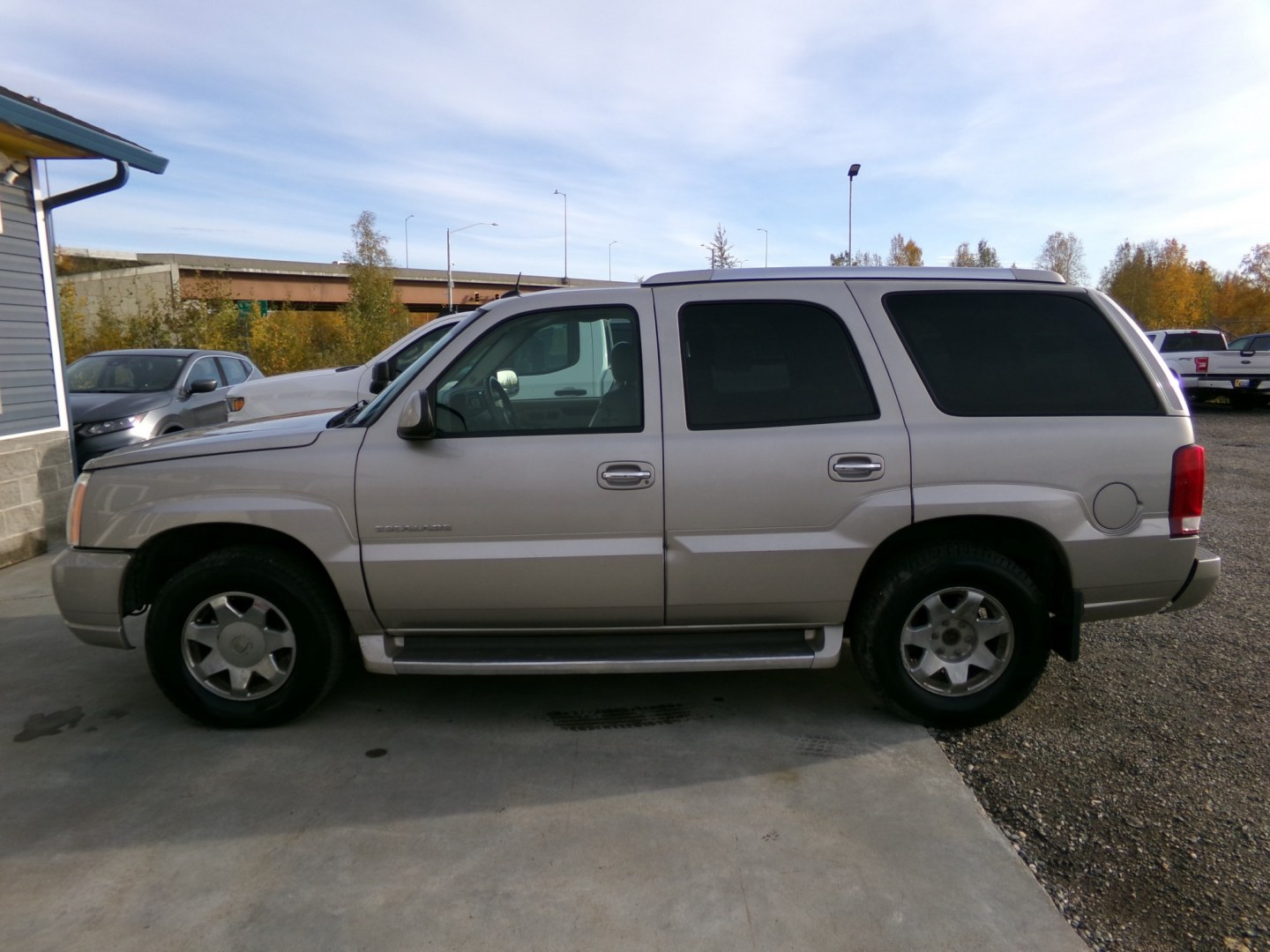 2005 Gold Cadillac Escalade AWD (1GYEK63N25R) with an 6.0L V8 OHV 16V engine, 4A OD transmission, located at 2630 Philips Field Rd., Fairbanks, AK, 99709, (907) 458-0593, 64.848068, -147.780609- Photo#2