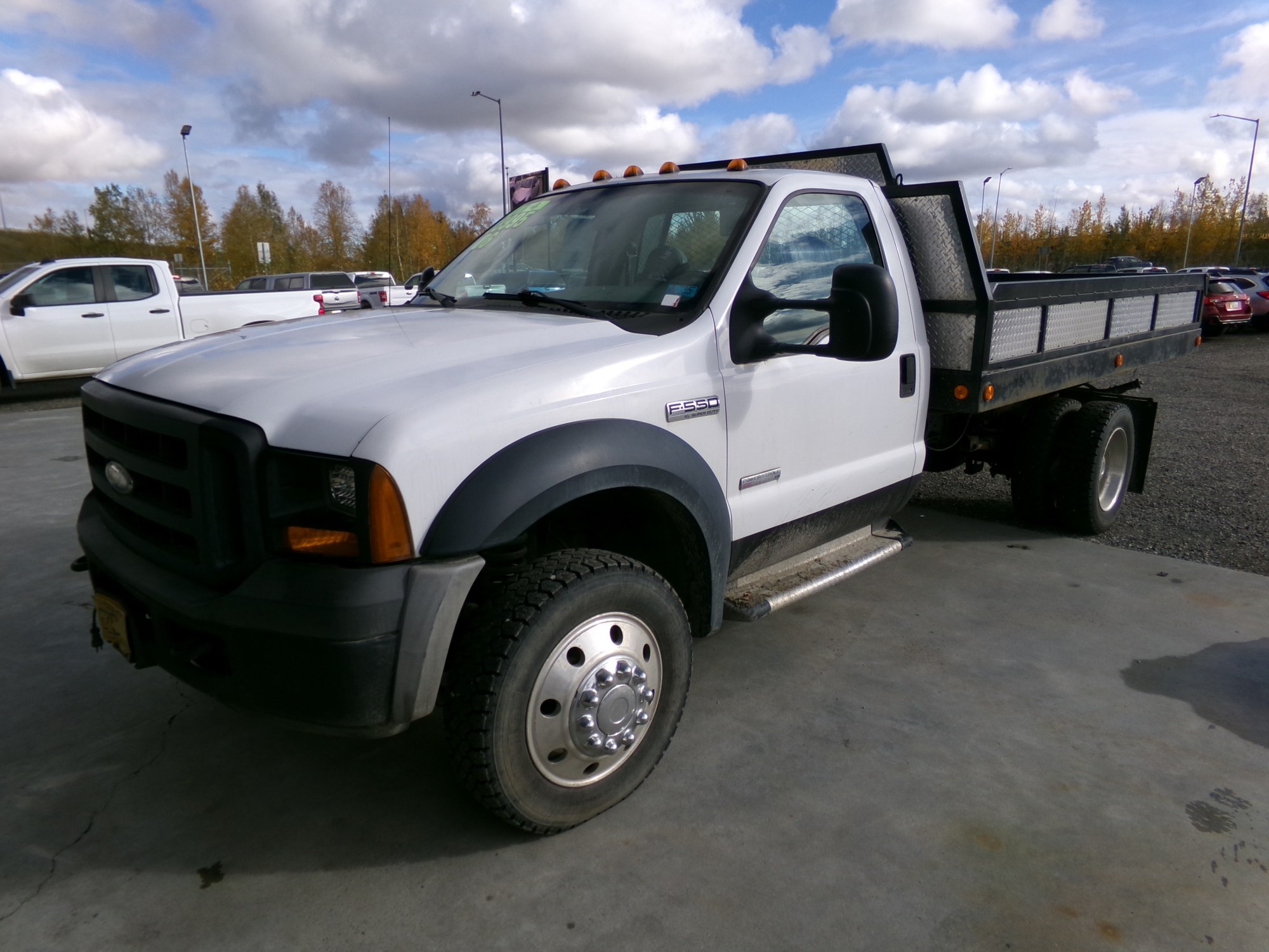 photo of 2006 Ford F-550 Regular Cab 4WD Dump Bed
